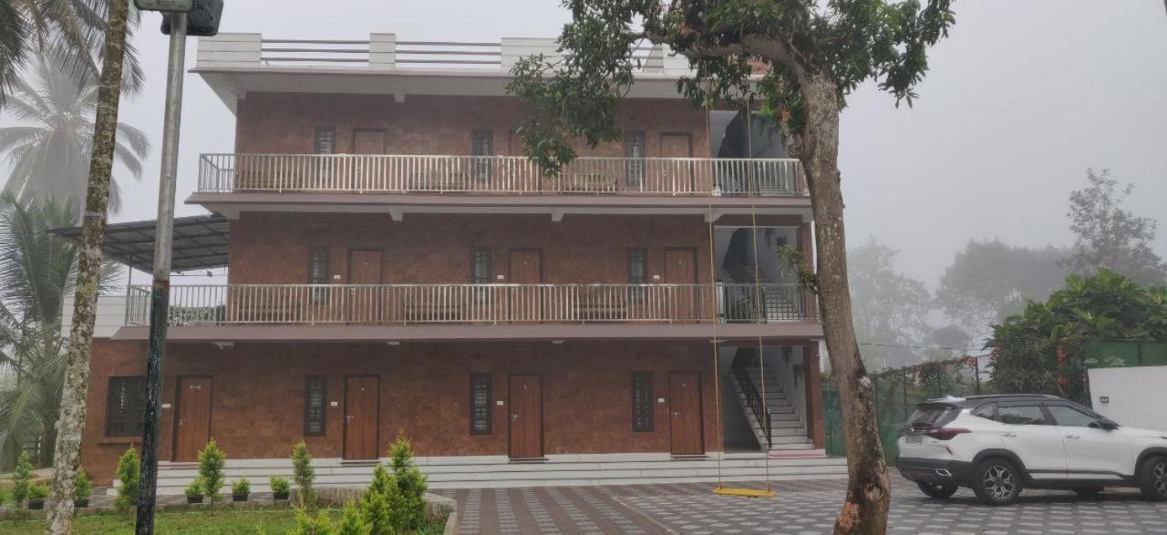 Dolphin Enclave Service Studio Apartments Kalpetta Exterior photo