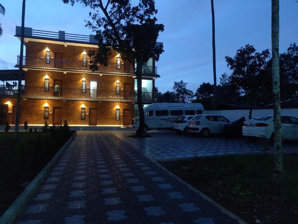 Dolphin Enclave Service Studio Apartments Kalpetta Exterior photo