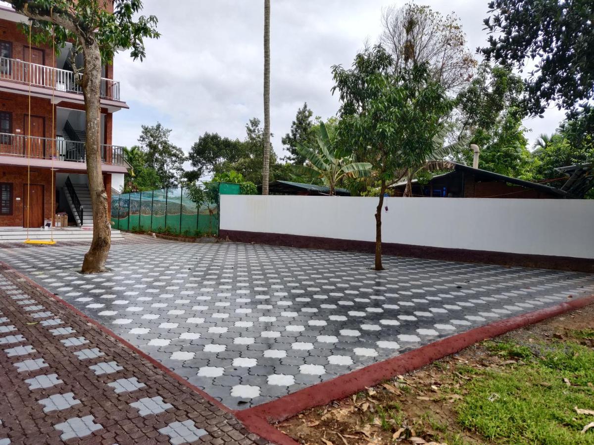 Dolphin Enclave Service Studio Apartments Kalpetta Exterior photo