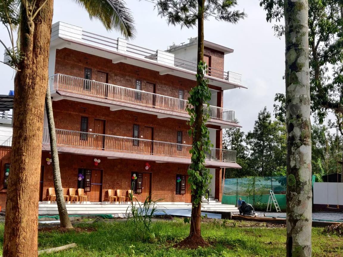 Dolphin Enclave Service Studio Apartments Kalpetta Exterior photo