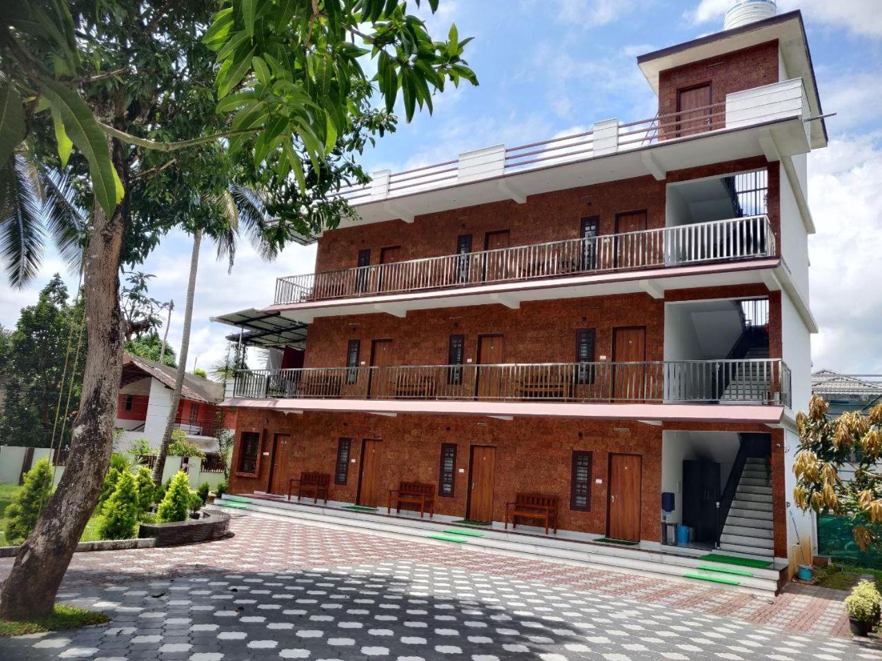 Dolphin Enclave Service Studio Apartments Kalpetta Exterior photo