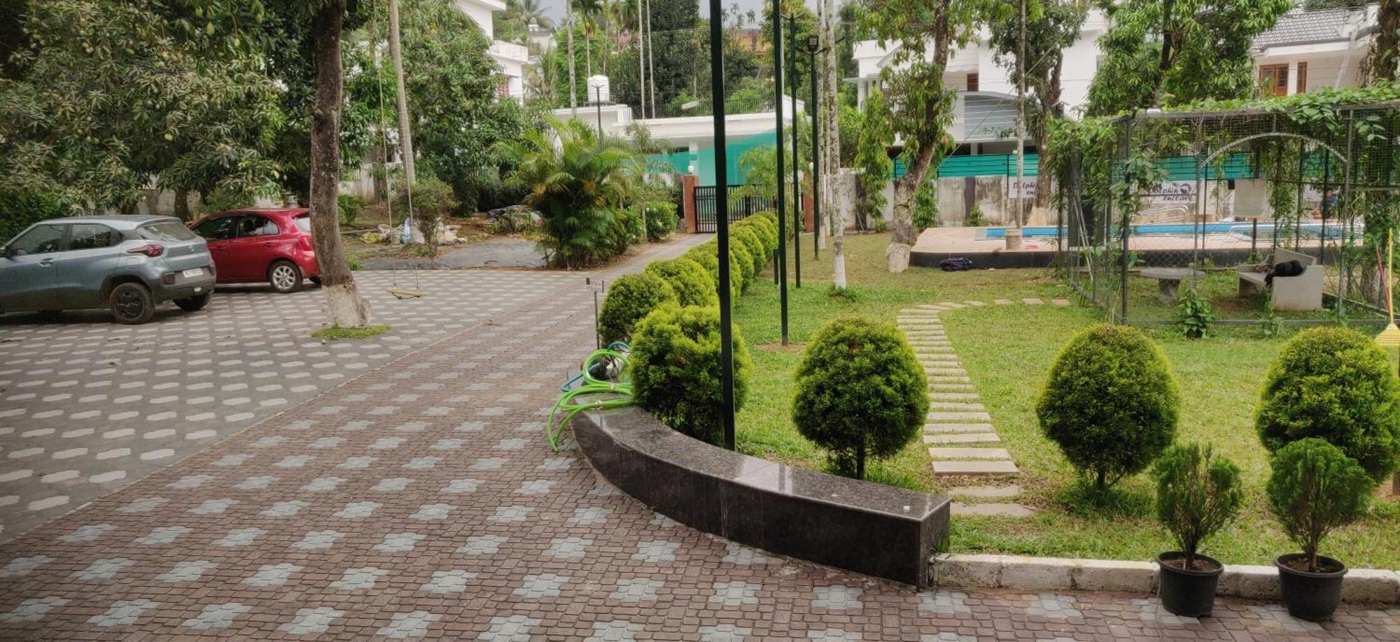 Dolphin Enclave Service Studio Apartments Kalpetta Exterior photo