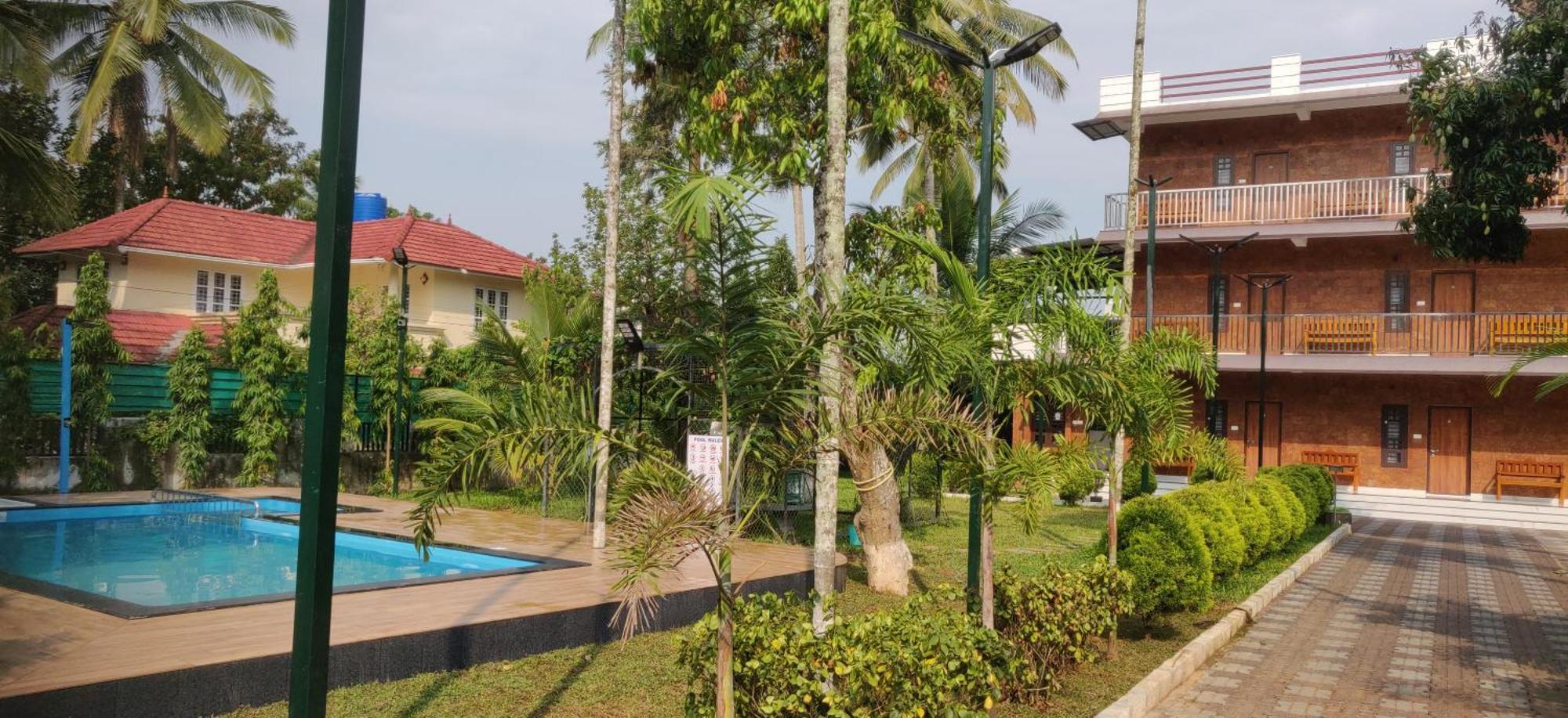 Dolphin Enclave Service Studio Apartments Kalpetta Exterior photo