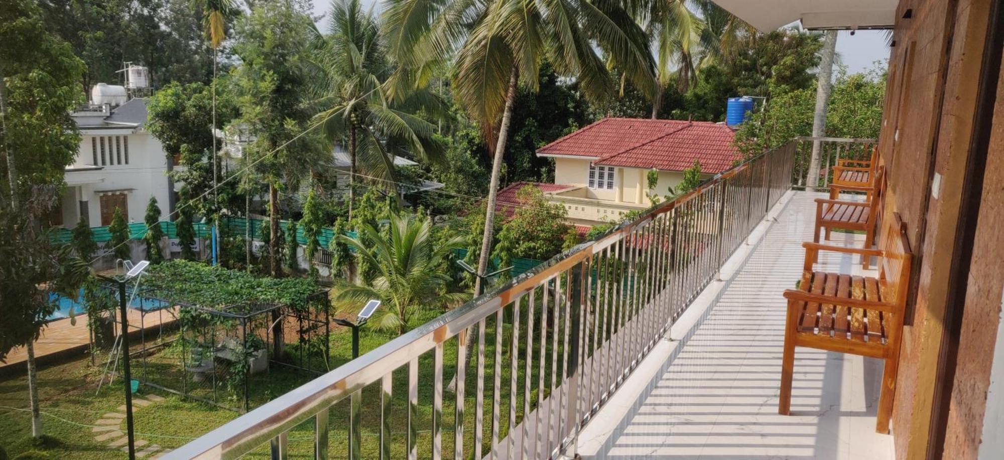 Dolphin Enclave Service Studio Apartments Kalpetta Exterior photo