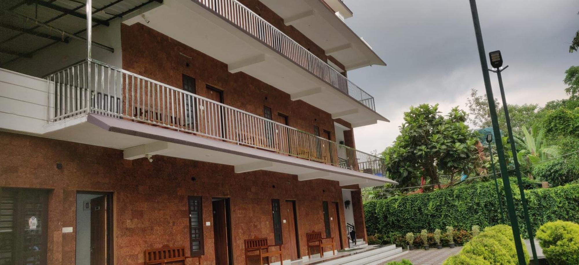 Dolphin Enclave Service Studio Apartments Kalpetta Exterior photo