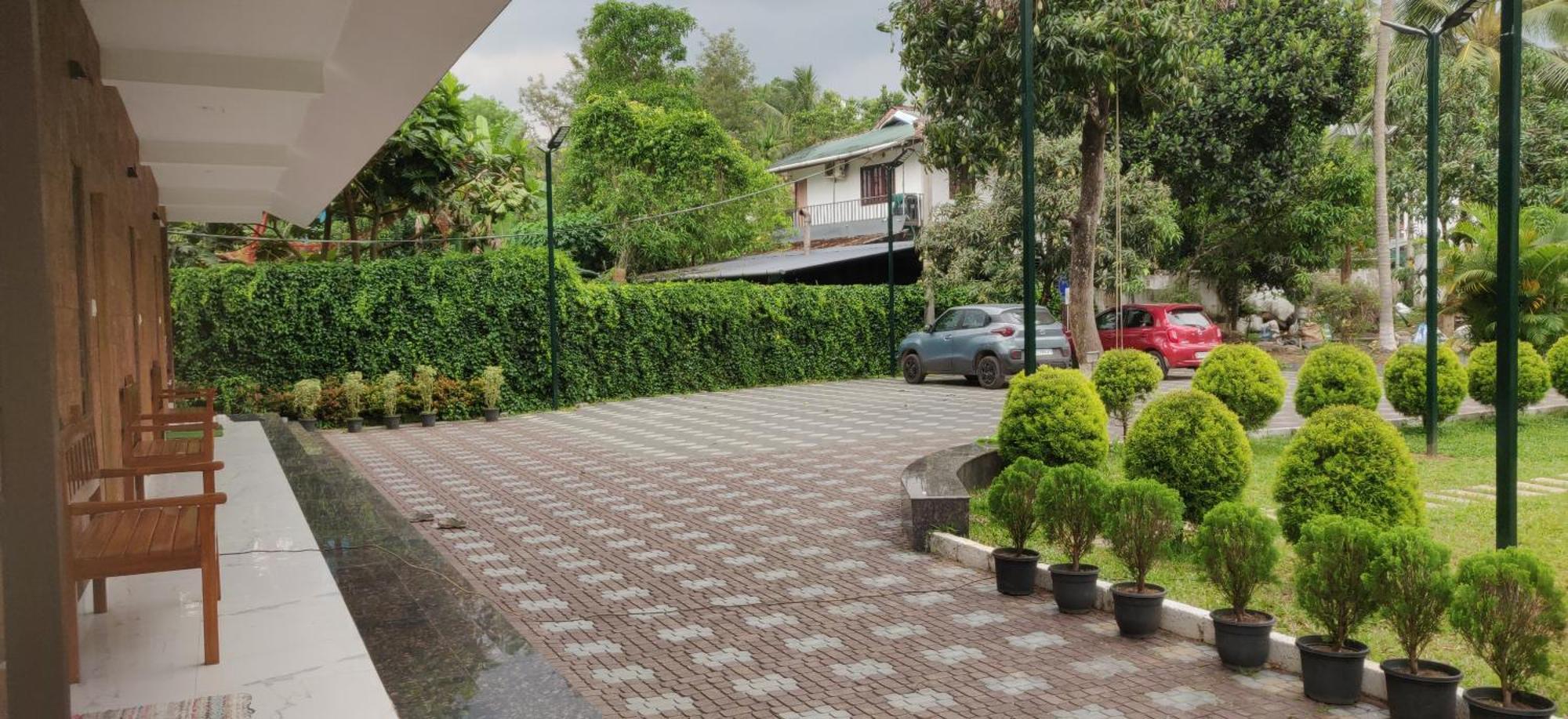 Dolphin Enclave Service Studio Apartments Kalpetta Exterior photo
