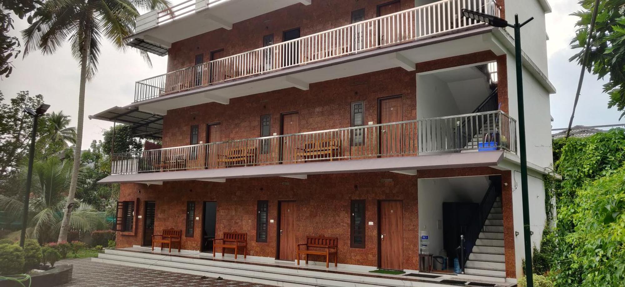 Dolphin Enclave Service Studio Apartments Kalpetta Exterior photo