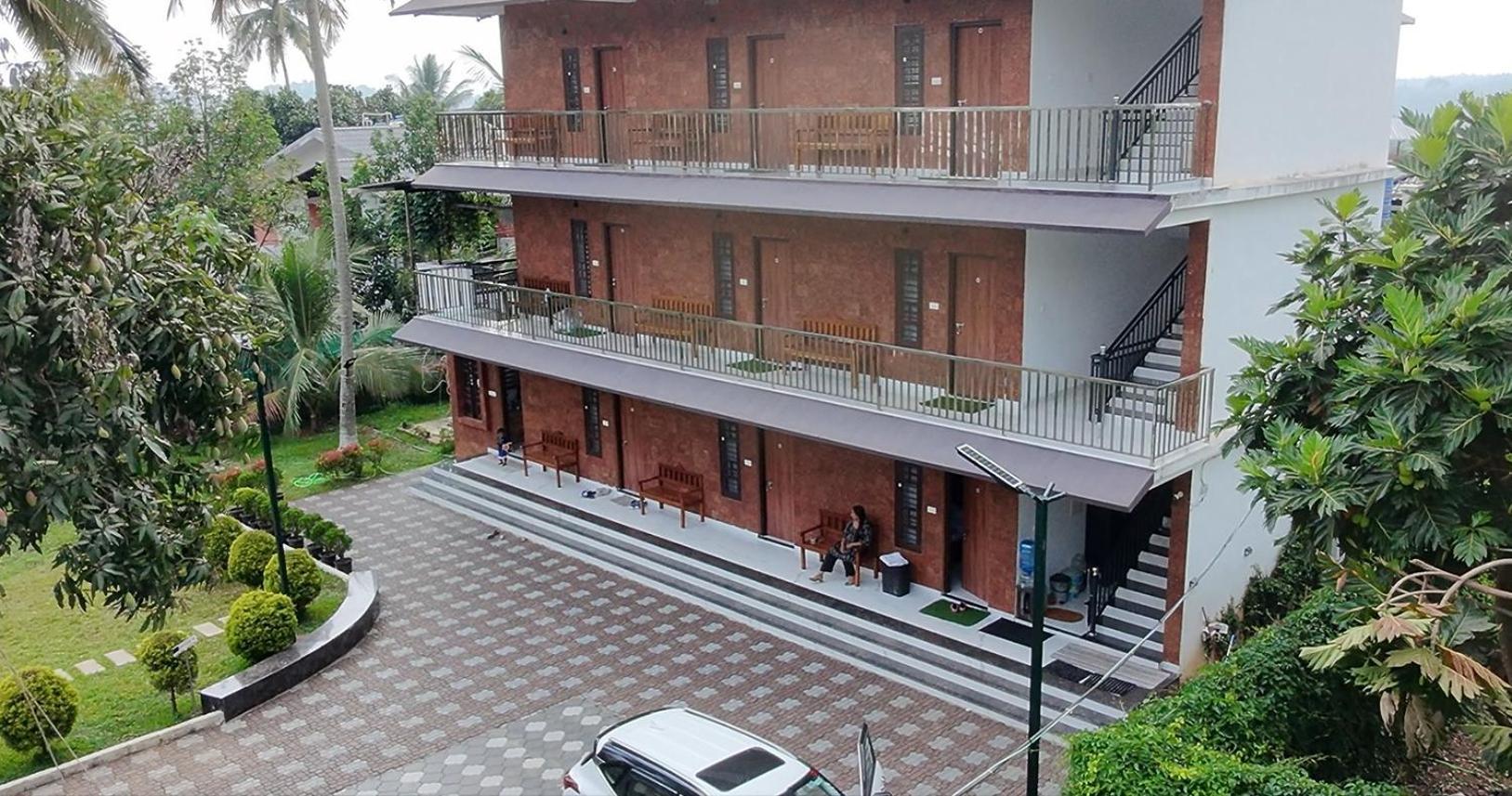 Dolphin Enclave Service Studio Apartments Kalpetta Exterior photo