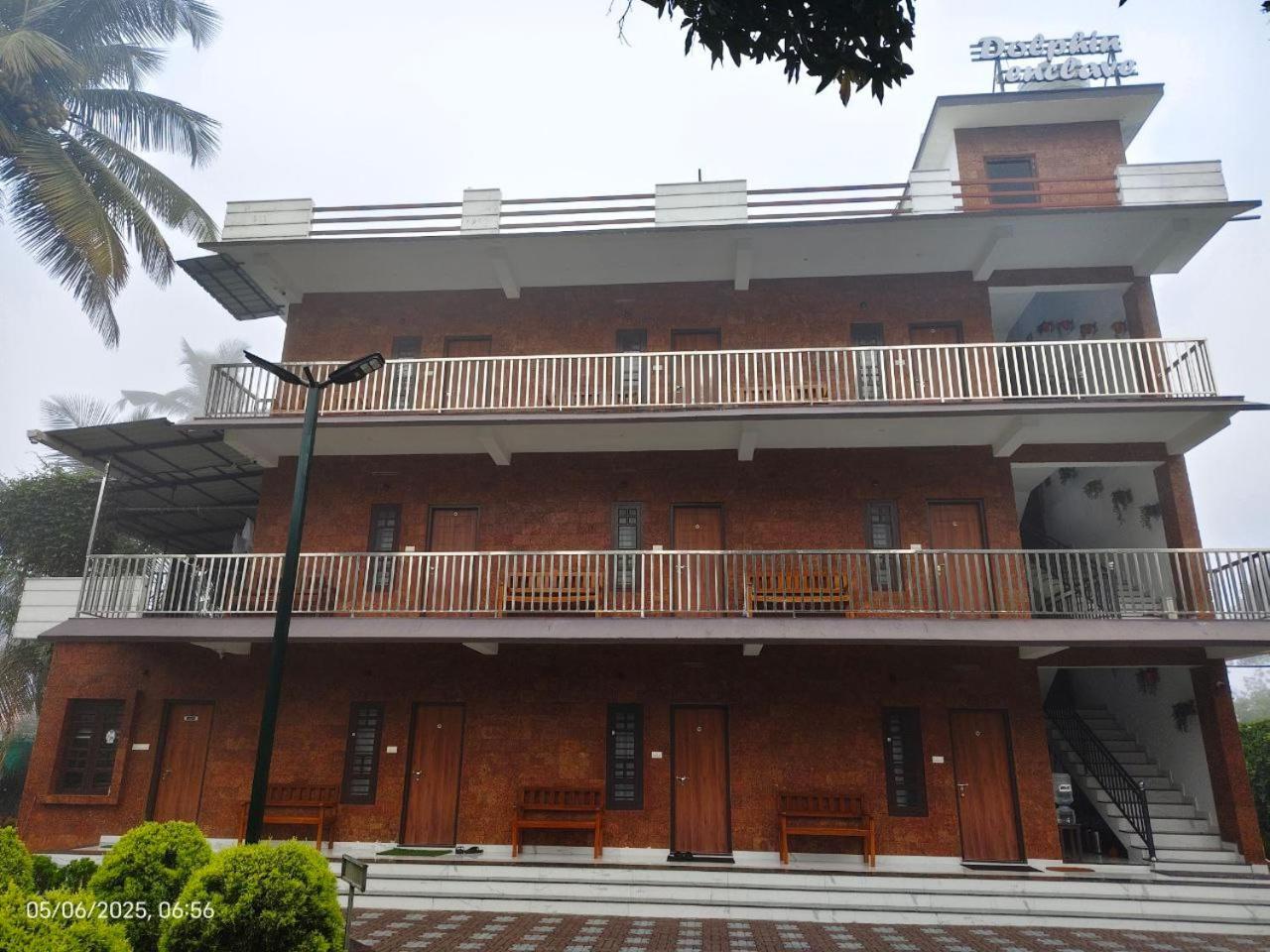 Dolphin Enclave Service Studio Apartments Kalpetta Exterior photo