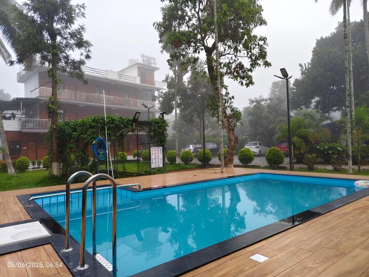 Dolphin Enclave Service Studio Apartments Kalpetta Exterior photo